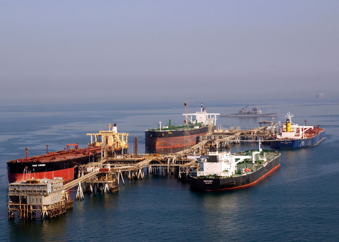 فروش نفت ایران نسبت به پارسال ۴۰ درصد افزایش یافته است