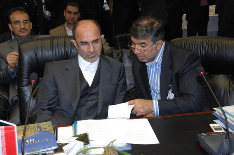 Kazempour advising former Iranian Minister of Petroleum Gholamhossein Nozari