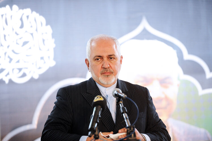 محمدجواد ظریف، وزیر امور خارجه درآیین بزرگداشت مرحوم حسین کاظم‌پور اردبیلی در ساختمان وزارت نفت