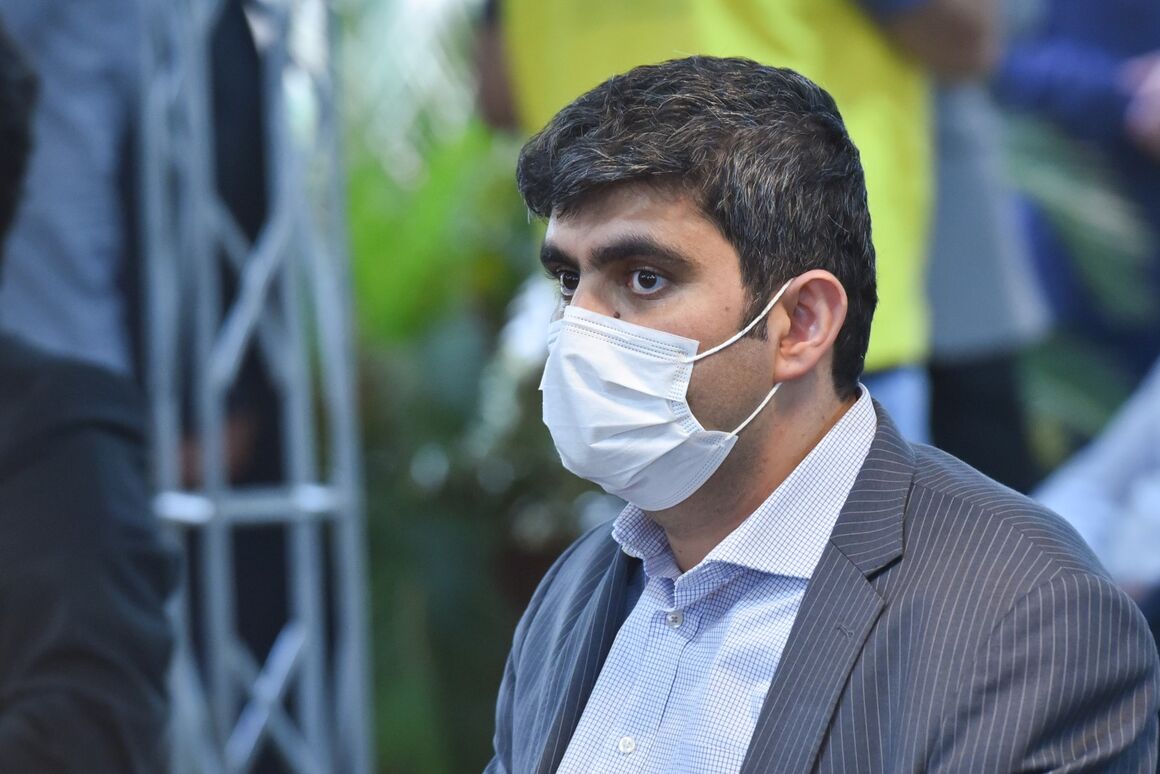 خانواده پالایش و پخش مسئولیتهایتش را مطابق شعار «جهش تولید» انجام داد خانواده پالایش و پخش مسئولیتهایتش را مطابق شعار «جهش تولید» انجام داد