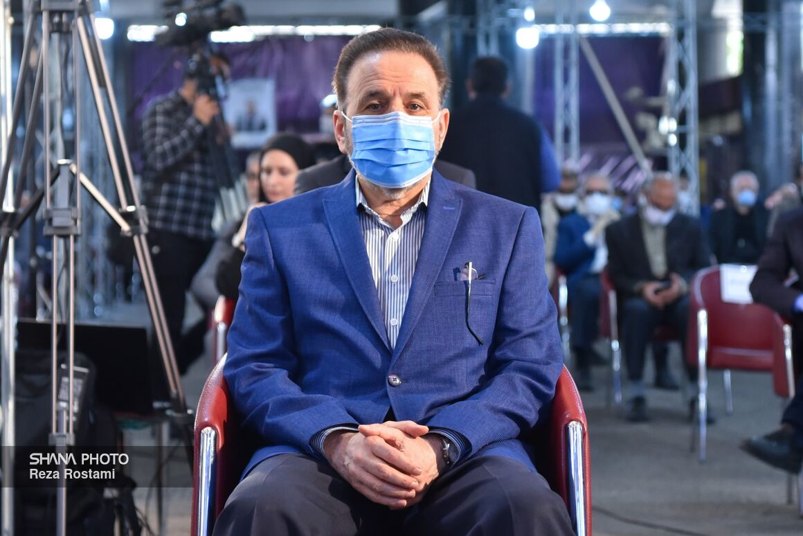 محمود واعظی، رئیس دفتر رئیسجمهوری در آیین بزرگداشت مرحوم حسین کاظمپور اردبیلی در ساختمان وزارت نفت محمود واعظی، رئیس دفتر رئیسجمهوری در آیین بزرگداشت مرحوم حسین کاظمپور اردبیلی در ساختمان وزارت نفت