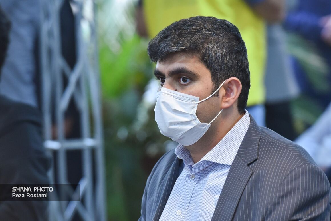 علیرضا صادقآبادی، مدیرعامل شرکت ملی پالایش و پخش فرآوردههای نفتی ایران در آیین بزرگداشت مرحوم حسین کاظمپور اردبیلی در ساختمان وزارت نفت علیرضا صادقآبادی، مدیرعامل شرکت ملی پالایش و پخش فرآوردههای نفتی ایران در آیین بزرگداشت مرحوم حسین کاظمپور اردبیلی در ساختمان وزارت نفت