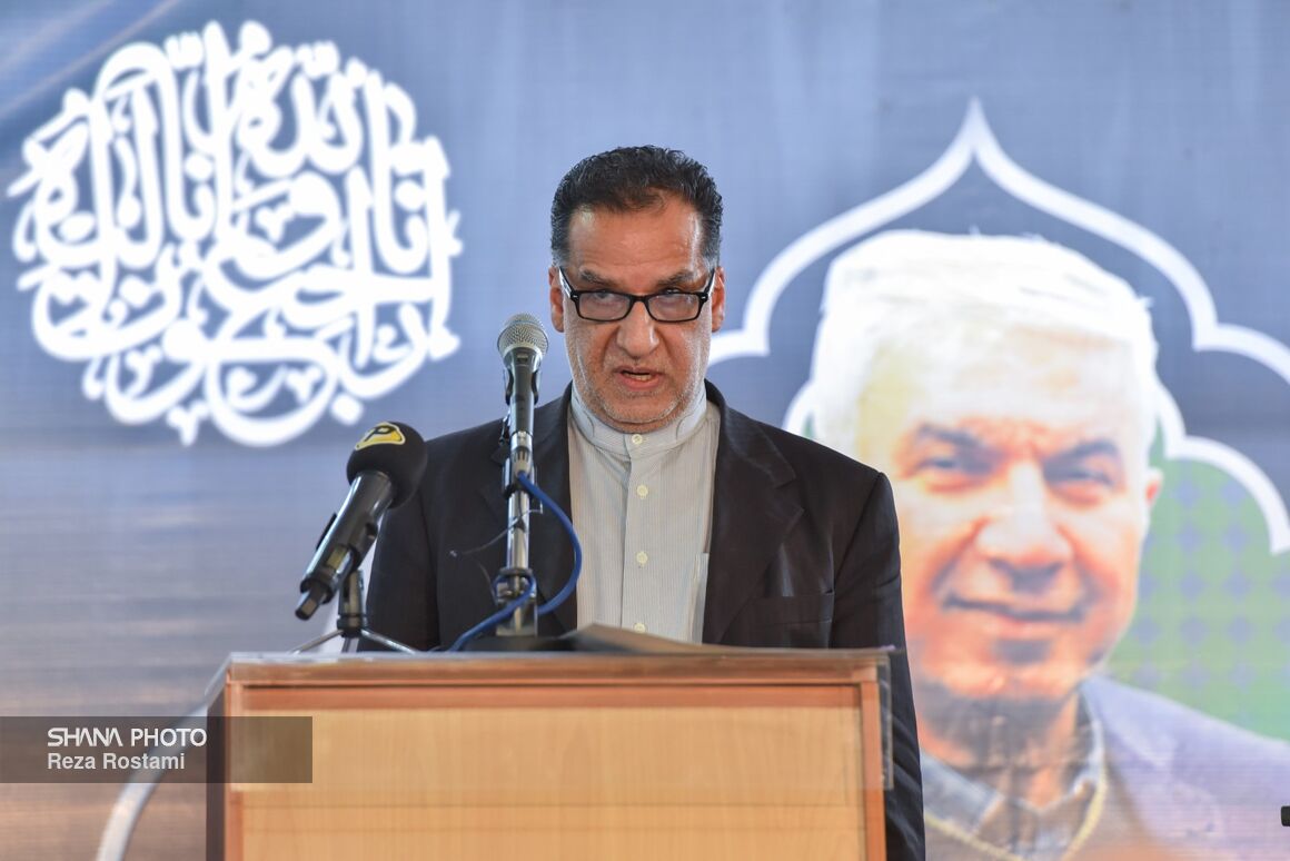 احسان جنابی، رئیس امور مجامع بینالمللی در آیین بزرگداشت مرحوم حسین کاظمپور اردبیلی در ساختمان وزارت نفت احسان جنابی، رئیس امور مجامع بینالمللی در آیین بزرگداشت مرحوم حسین کاظمپور اردبیلی در ساختمان وزارت نفت