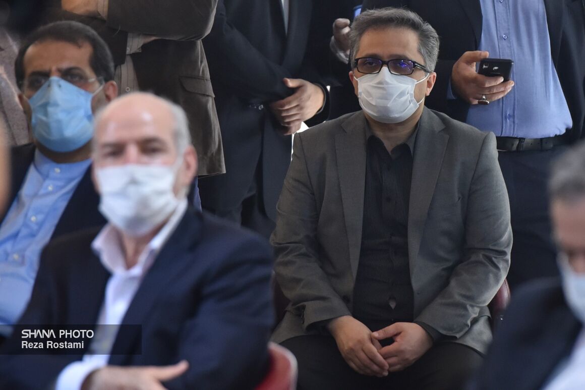 کسری نوری، مدیرکل روابط عمومی وزارت نفت در آیین بزرگداشت مرحوم حسین کاظمپور اردبیلی در ساختمان وزارت نفت کسری نوری، مدیرکل روابط عمومی وزارت نفت در آیین بزرگداشت مرحوم حسین کاظمپور اردبیلی در ساختمان وزارت نفت