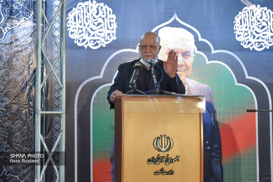 بیژن زنگنه، وزیر نفت در آیین بزرگداشت مرحوم حسین کاظم‌پور اردبیلی در ساختمان وزارت نفت