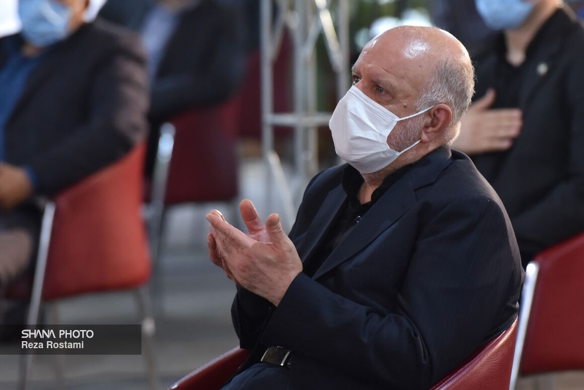 بیژن زنگنه، وزیر نفت در آیین بزرگداشت مرحوم حسین کاظمپور اردبیلی در ساختمان وزارت نفت بیژن زنگنه، وزیر نفت در آیین بزرگداشت مرحوم حسین کاظمپور اردبیلی در ساختمان وزارت نفت