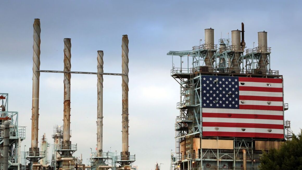 توازن تدریجی سطح ذخیره‌سازی‌های نفت خام آمریکا