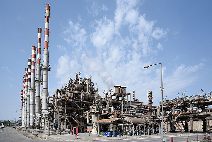 Bandar Abbas Refinery Repairs Furnace while Operating