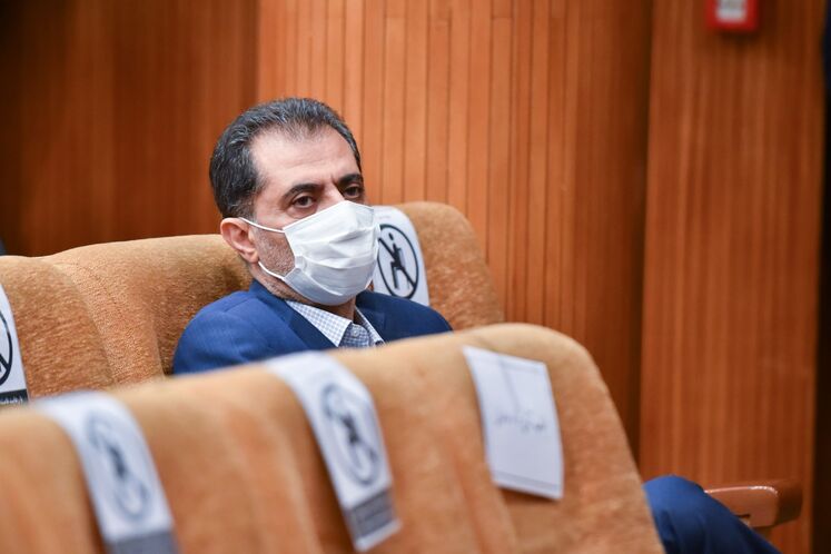 شجاعالدین بازرگانی، معاون امور حقوقی و مجلس وزارت نفت در مراسم امضای قراردادهای طرح تکمیل توسعه میدان آزادگان جنوبی و احداث واحد فرآورش مرکزی (CTEP) بین شرکت مهندسی و توسعه نفت و شرکت پتروپارس
