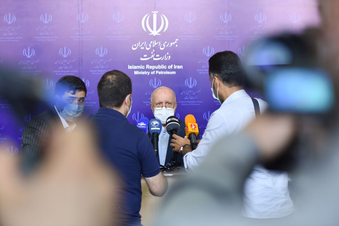 Zangeneh: 9 Oil Contracts to Be Signed With Iranian Companies

