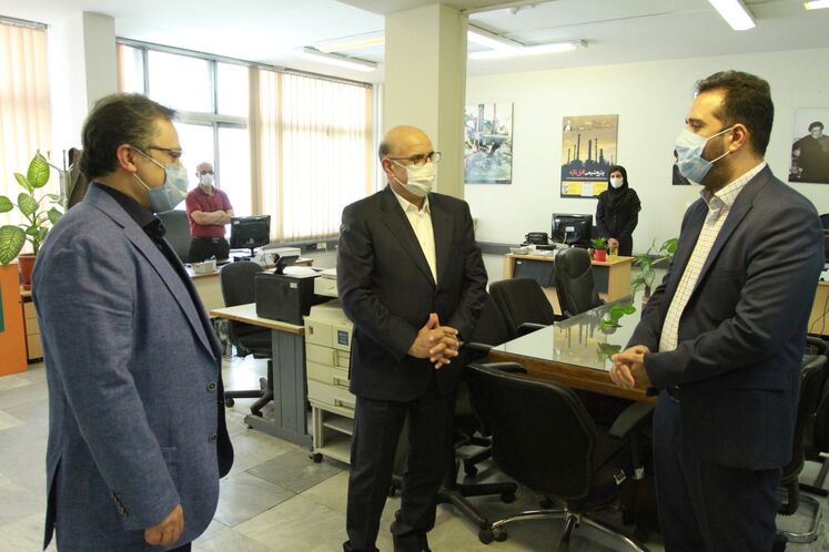 بازدید بهزاد محمدی، معاون وزیر نفت در امور پتروشیمی از نشریه کارکنان صنعت نفت (مشعل)
