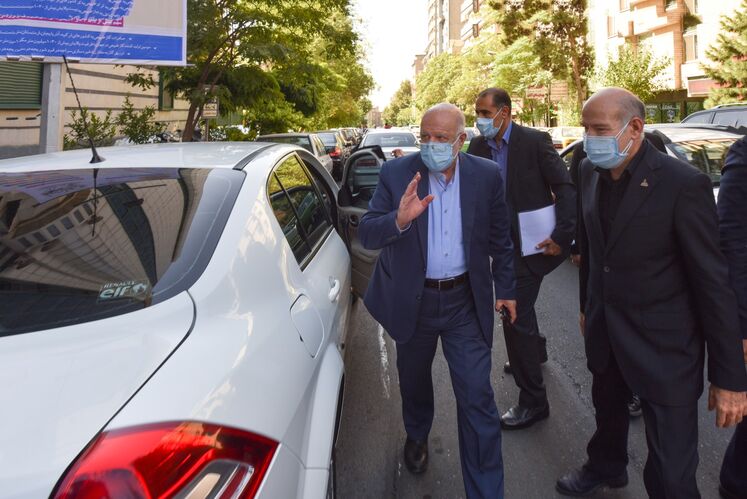 از راست: بیژن زنگنه، وزیر نفت  و حسن منتظرتربتی، معاون وزیر نفت در امور گاز