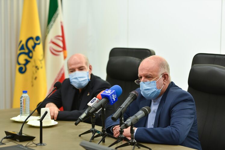 بیژن زنگنه، وزیر نفت در جمع خبرنگاران