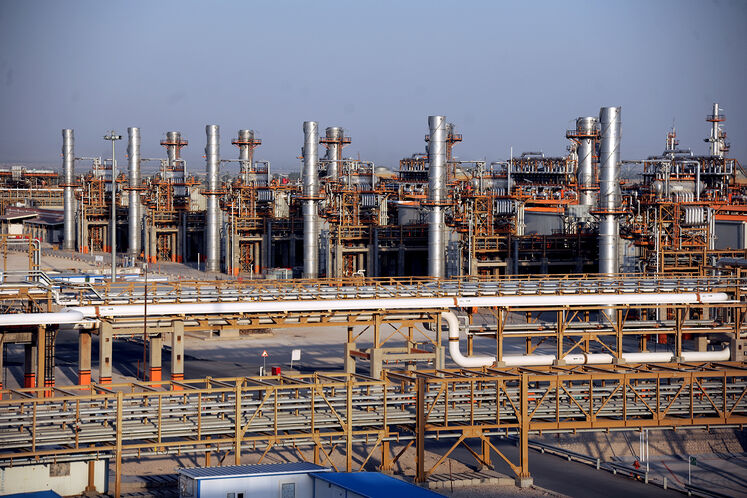 Persian Gulf Bidboland Refinery Starts Exporting Products

