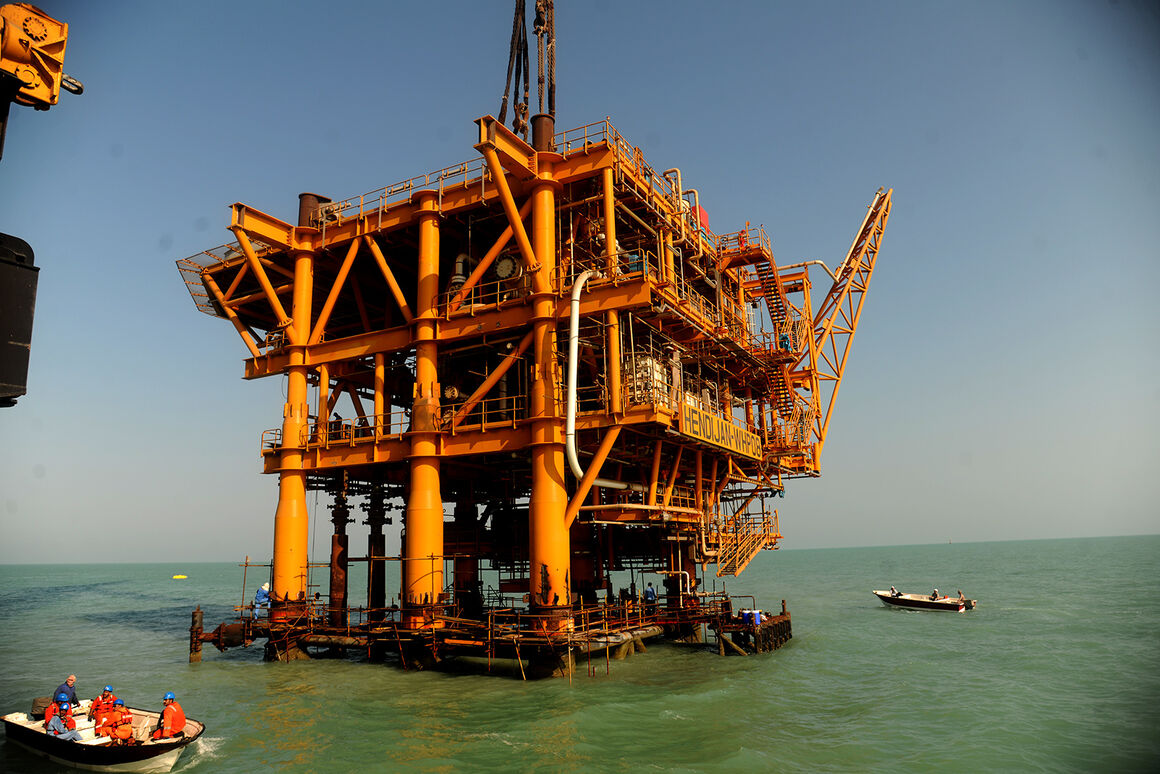 Iran to Boost Hendijan Oil Production Capacity