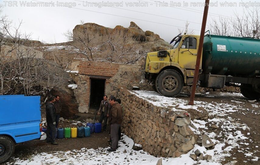 ‌ذخیره‌سازی نفت سفید روستاهای سخت‌گذر منطقه اردبیل آغاز شد