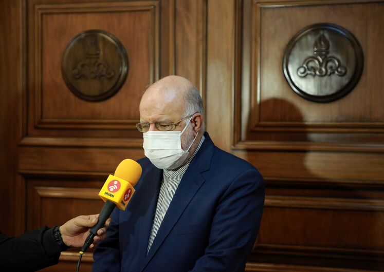 بیژن زنگنه، وزیر نفت در جمع خبرنگاران