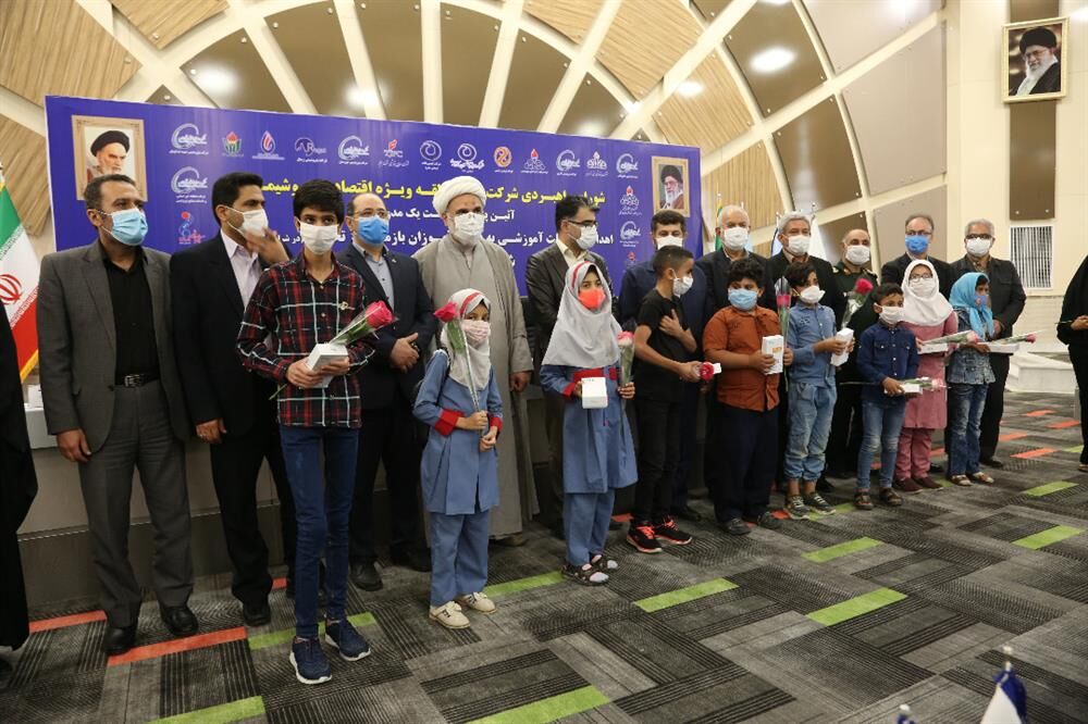 اهدای ۲ هزار تبلت به دانش‌آموزان بازمانده از تحصیل شهرستان ماهشهر