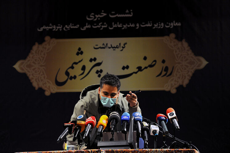 نشست خبری بهزاد محمدی، معاون وزیر نفت در امور پتروشیمی به مناسبت گرامیداشت روز صنعت پتروشیمی