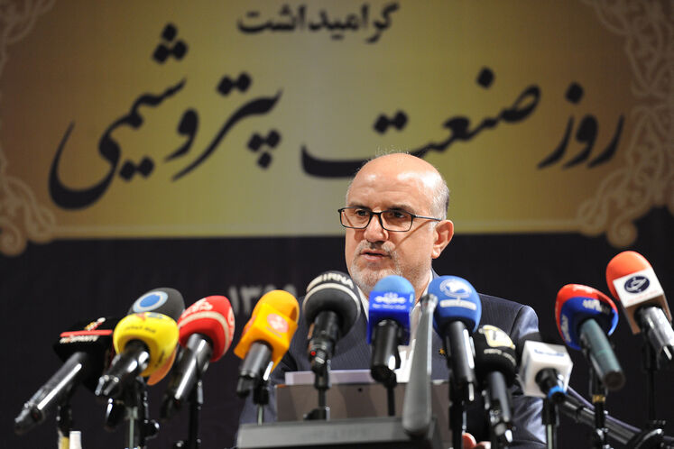 نشست خبری بهزاد محمدی، معاون وزیر نفت در امور پتروشیمی به مناسبت گرامیداشت روز صنعت پتروشیمی