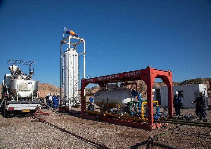 اندازه‌گیری هم‌زمان جریان نفت، گاز و آب با MPFM در میدان آذر