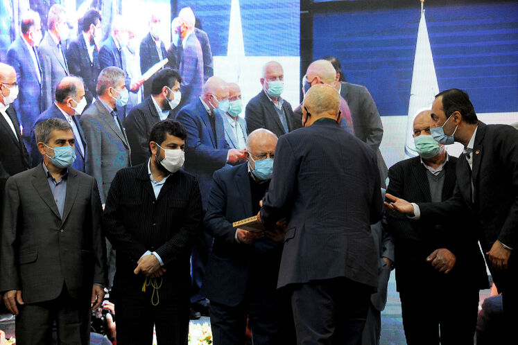 قدردانی از تلاشگران اجرای ابرپروژه پالایشگاه گاز بیدبلند خلیج فارس با حضور بیژن زنگنه، وزیر نفت