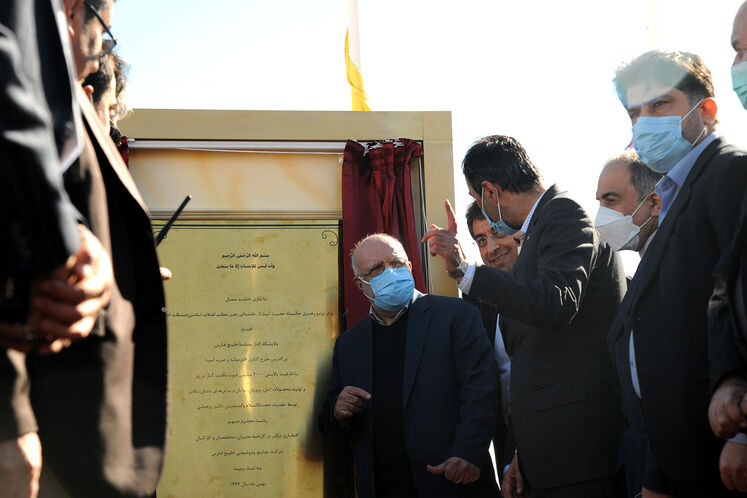 رونمایی از یادبود آیین بهره‌برداری رسمی از  بزرگ‌ترین طرح جمع‌آوری و فرآورش گازهای همراه نفت ایران