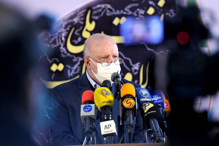 گفت‌وگوی وزیر نفت با خبرنگاران در حاشیه بیست‌وپنجمین نمایشگاه نفت
