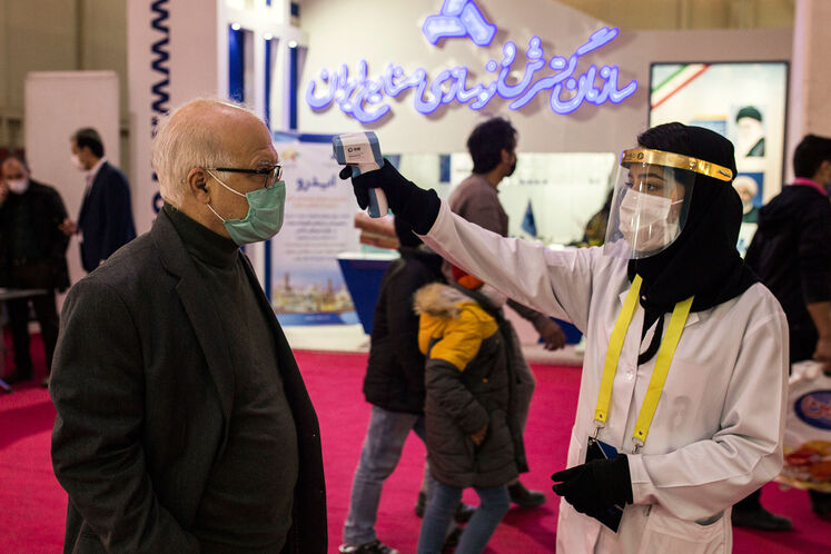 رعایت کامل پروتکل‌های بهداشتی و فاصله‌گذاری اجتماعی در بیست‌و‌پنجمین نمایشگاه بین‌المللی نفت ایران