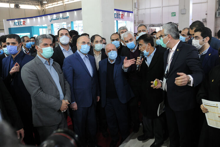 بازدید رئیس مجلس از بیست‌وپنجمین نمایشگاه نفت ایران