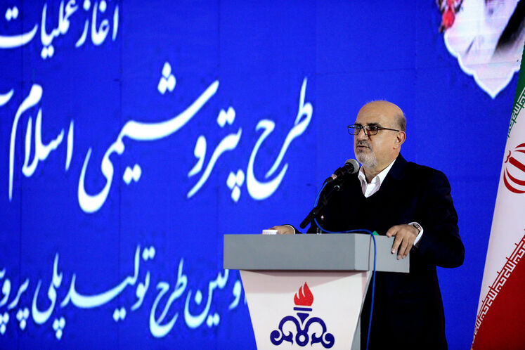 بهزاد محمدی، معاون وزیر نفت و مدیرعامل شرکت ملی صنایع پتروشیمی