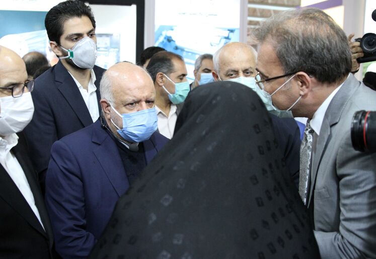 بازدید بیژن زنگنه، وزیر نفت از چهاردهمین نمایشگاه ایران پلاست