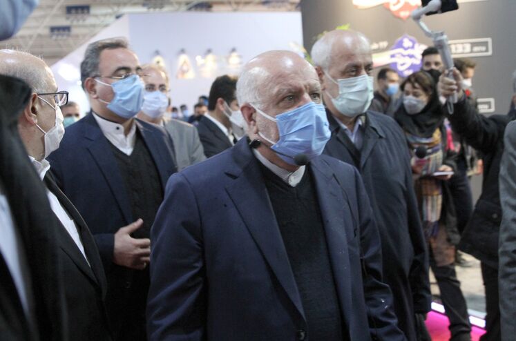 بازدید بیژن زنگنه، وزیر نفت از چهاردهمین نمایشگاه ایران پلاست