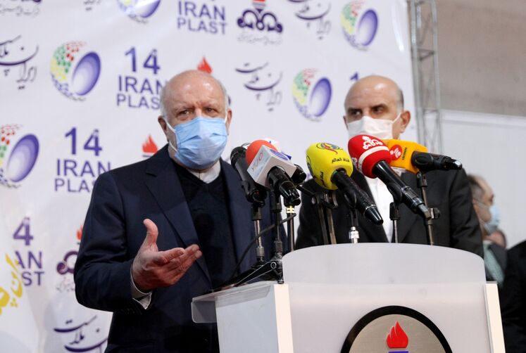 نشست خبری بیژن زنگنه، وزیر نفت در حاشیه چهاردهمین نمایشگاه ایران پلاست