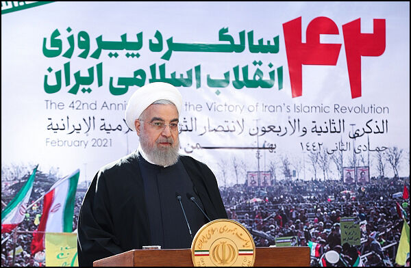 روحانی: به وزارت نفت برای افزایش تولید گاز، بنزین و گازوئیل تبریک می‌گویم