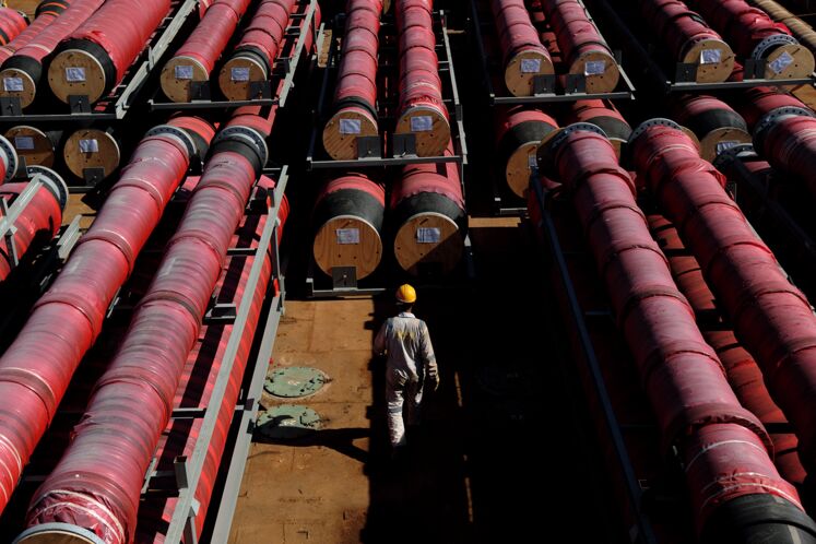 بارگیری نخستین گوی شناور پایانه نفتی جاسک