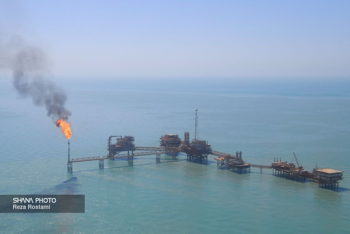 کاهش سوختن گازهای مشعل در مناطق عملیاتی نفت فلات قاره