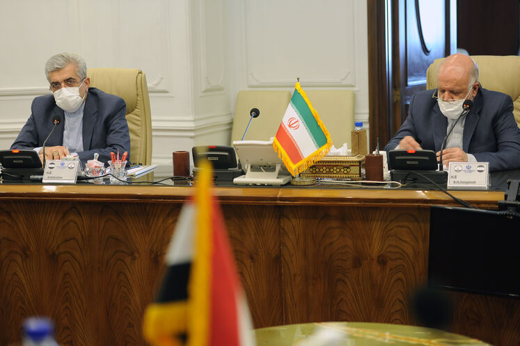 دیدار بیژن زنگنه، وزیر نفت با علی عبدالامیر علاوی، وزیر دارایی  وماجد حنتوش، وزیر برق عراق