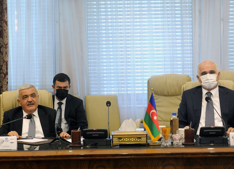 دیدار بیژن زنگنه، وزیر نفت و شاهین مصطفییف، معاون نخستوزیر آذربایجان