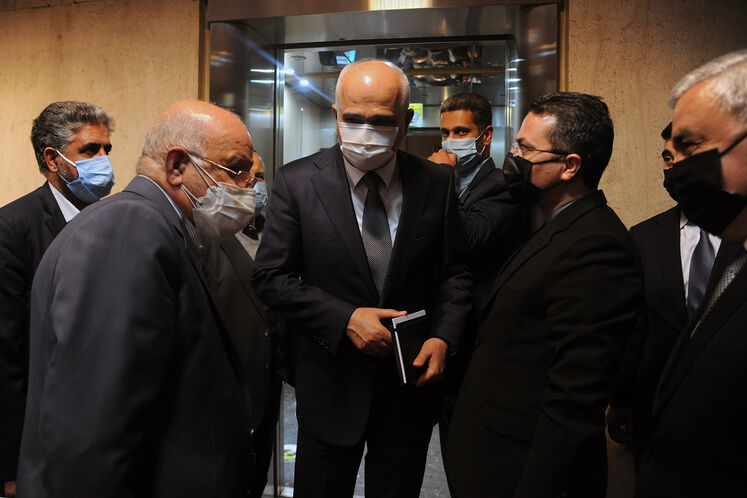 دیدار بیژن زنگنه، وزیر نفت و شاهین مصطفییف، معاون نخستوزیر آذربایجان