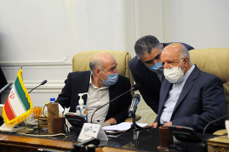 دیدار بیژن زنگنه، وزیر نفت و شاهین مصطفییف، معاون نخستوزیر آذربایجان