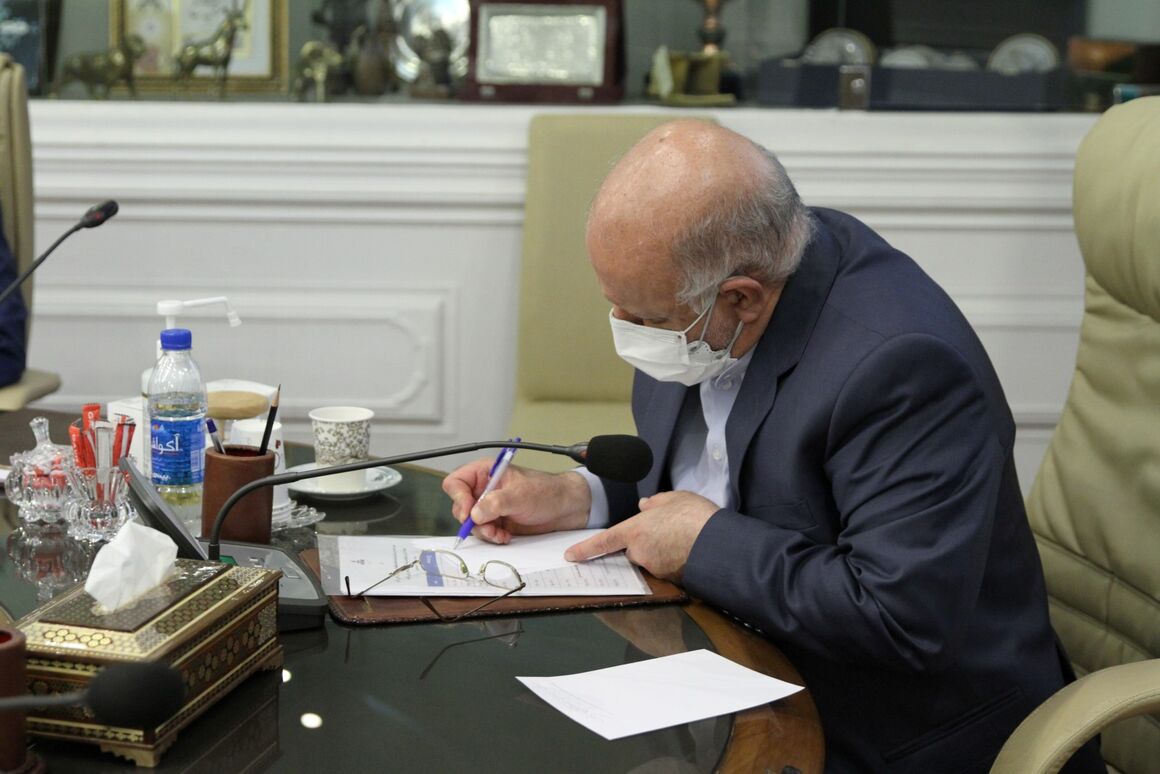 وزیر نفت خواستار بررسی علل آتشسوزی پالایشگاه تهران شد وزیر نفت خواستار بررسی علل آتشسوزی پالایشگاه تهران شد