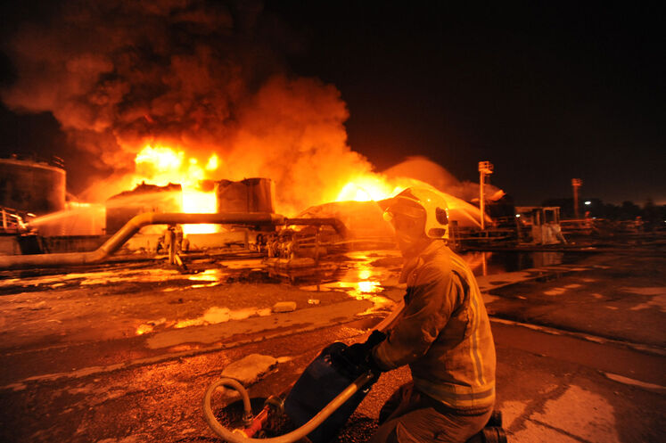 حادثه آتشسوزی مخازن ضایعات نفتی پالایشگاه تهران