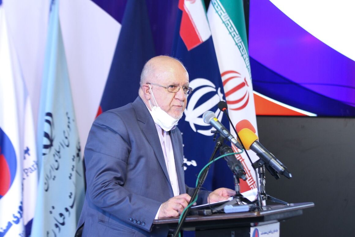 زنگنه: استارتآپها آینده ایران هستند، برای توسعه آن دریغ نمیکنم زنگنه: استارتآپها آینده ایران هستند، برای توسعه آن دریغ نمیکنم