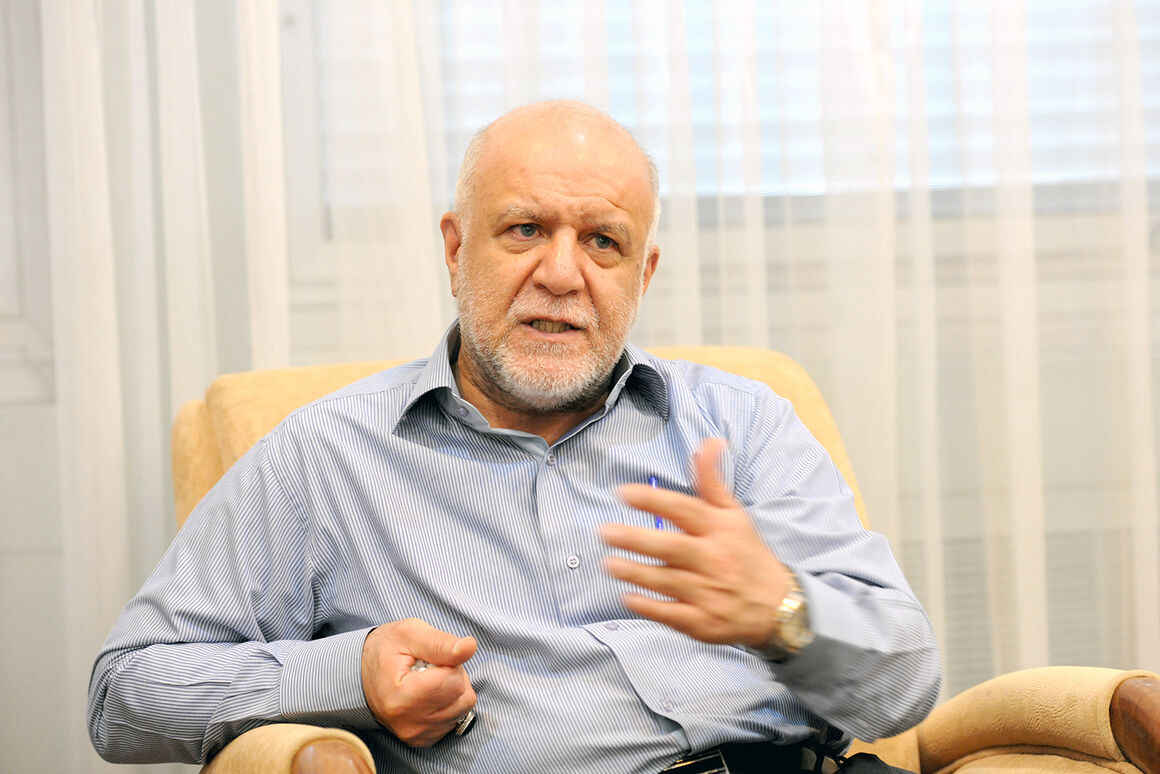 زنگنه: دولت سیزدهم مشورت بخواهد دریغ نمیکنم زنگنه: دولت سیزدهم مشورت بخواهد دریغ نمیکنم