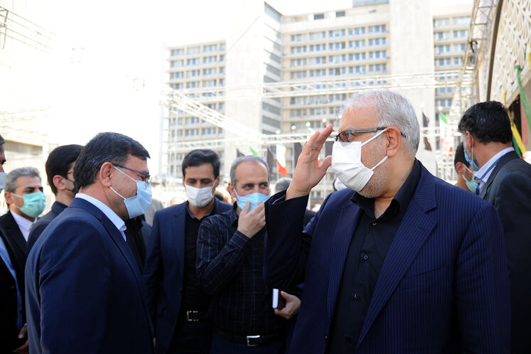 ادای احترام جواد اوجی، وزیر نفت به شهدای گمنام دفاع مقدس