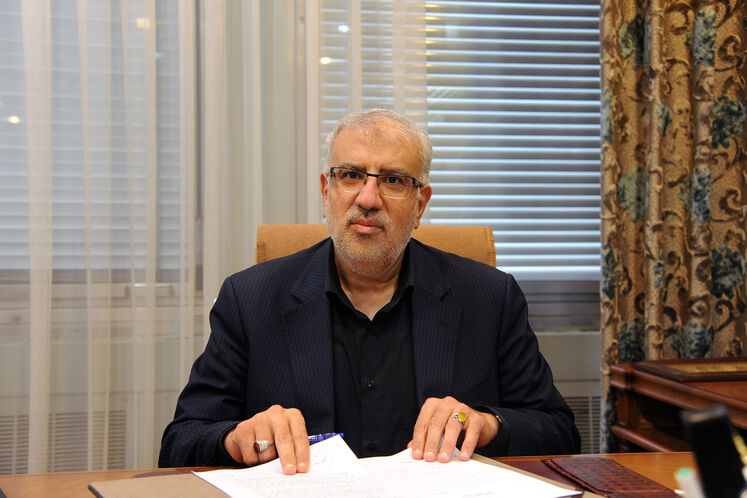 حضور جواد اوجی، وزیر نفت در ساختمان وزارت نفت