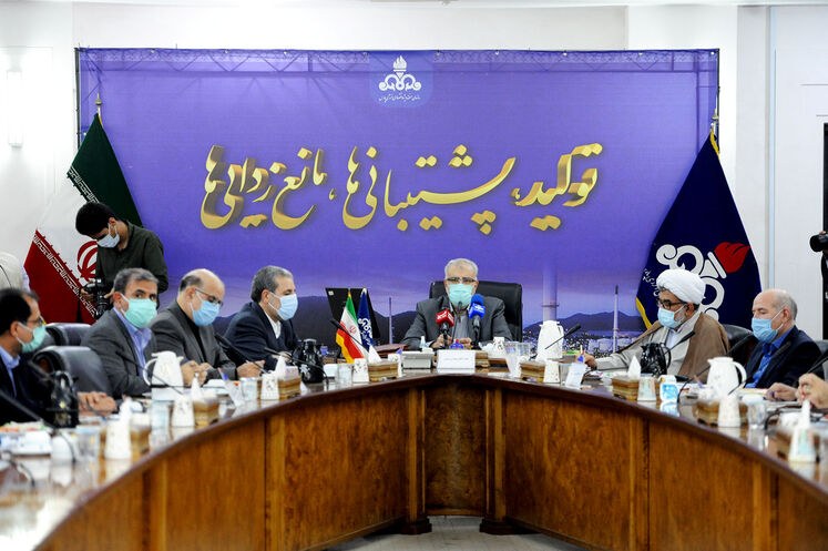 نشست جواد اوجی، وزیر نفت با مدیران صنعت نفت در منطقه ویژه اقتصادی انرژی پارس برای بررسی طرح‌های گازی و پتروشیمی