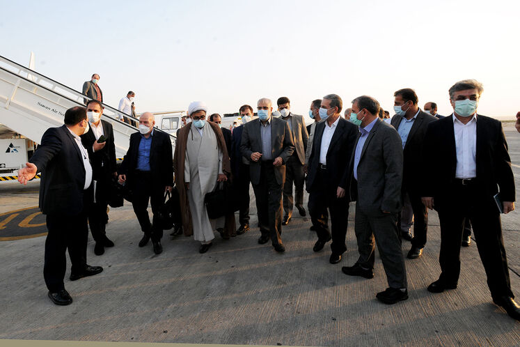 ورود جواد اوجی، وزیر نفت به فرودگاه عسلویه