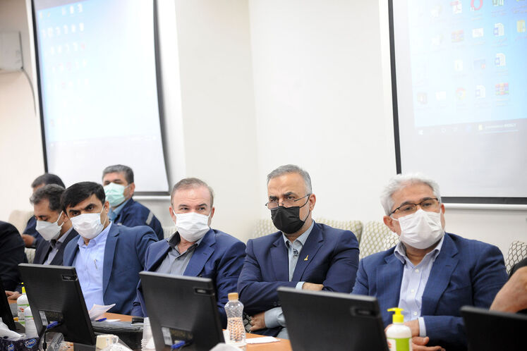 نشست وزیر نفت با مسئولان و مدیران ارشد صنعت نفت در خوزستان